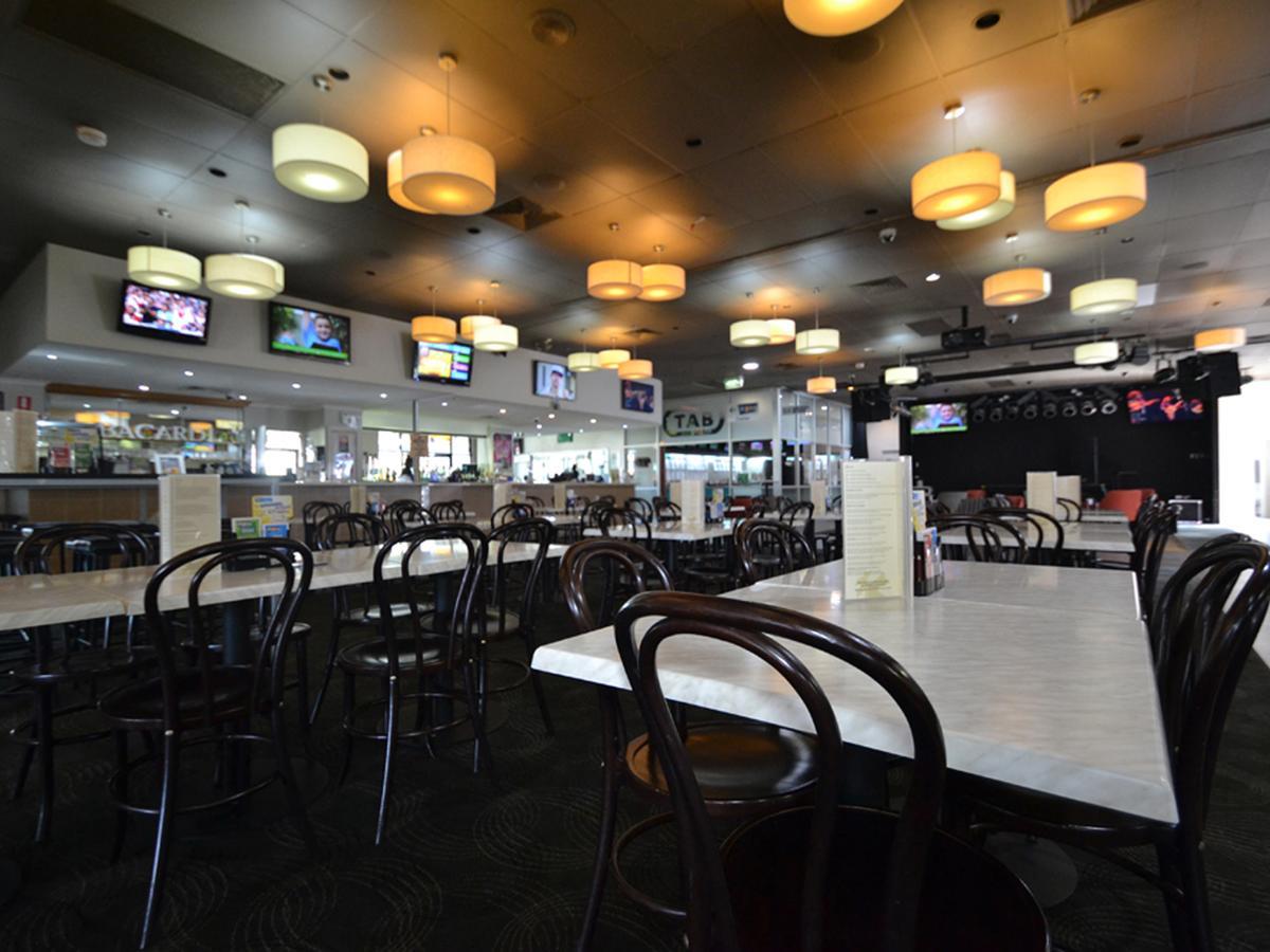 The Oaks Hotel Motel Albion Park Exterior photo